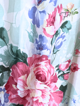 Load image into Gallery viewer, gorgeous pink rose boutique &amp; white chunky crochet lace duster coverup Lagenlook free oversize
