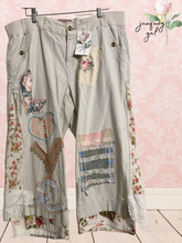 Load image into Gallery viewer, romantic khaki LOVE heart lightweight capri flared Size 10 Large
