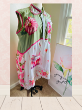Load image into Gallery viewer, pink &amp; green vintage rose sheets duster coverup Lagenlook free-size oversize
