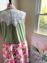 Load image into Gallery viewer, pink &amp; green vintage rose sheets duster coverup Lagenlook free-size oversize

