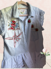 Load image into Gallery viewer, Light Denim Duster Vintage Tablecloth Poppy Ribbons &amp; Lace Bouquet - Size Large
