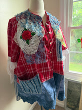 Load image into Gallery viewer, Vintage tablecloth bouquet &amp; bows oversized duster shirt Americana Crochet roses Plus 3X to 4X
