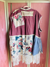 Load image into Gallery viewer, oversized dusty maroon &amp; lace duster *Fits Up to Plus*
