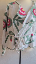 Load and play video in Gallery viewer, Hand Stitched Hearts &amp; Floral Applique Short Wrap Quilt Jacket - Fits Oversized Plus to 5X
