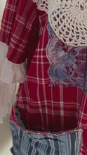 Load and play video in Gallery viewer, Vintage tablecloth bouquet &amp; bows oversized duster shirt Americana Crochet roses Plus 3X to 4X
